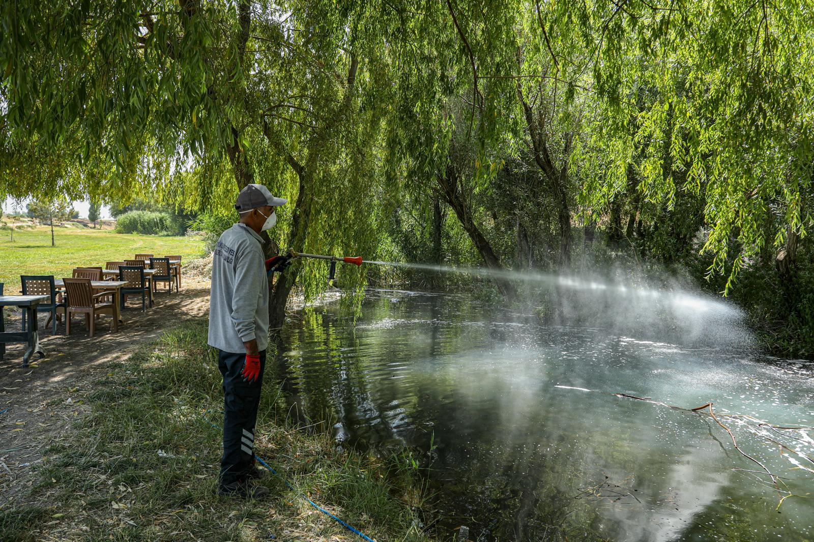 Van Büyükşehir Belediyesi, ilaçlama çalışmalarına hız kazandırdı