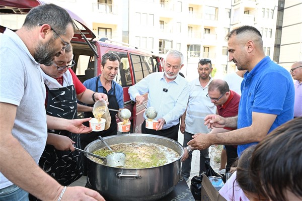 Başkan Başdeğirmen, vatandaşlar tarafından düzenlenen aşure etkinliğine katıldı