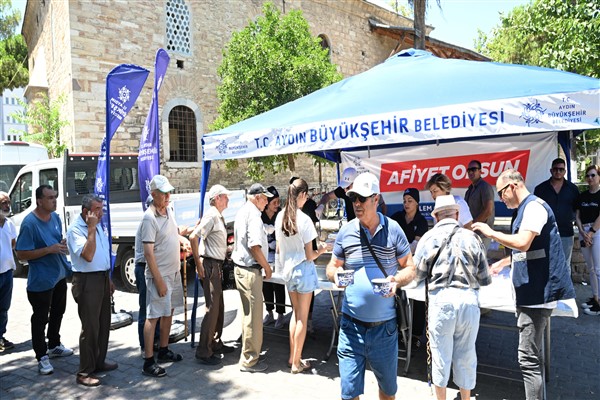 Aydın Büyükşehir Belediyesi’nden vatandaşlara aşure ikramı