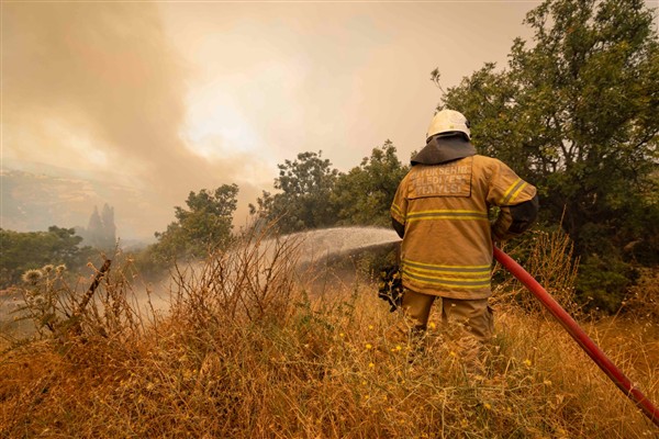 İzmir’de orman yangınlarıyla mücadele sürüyor