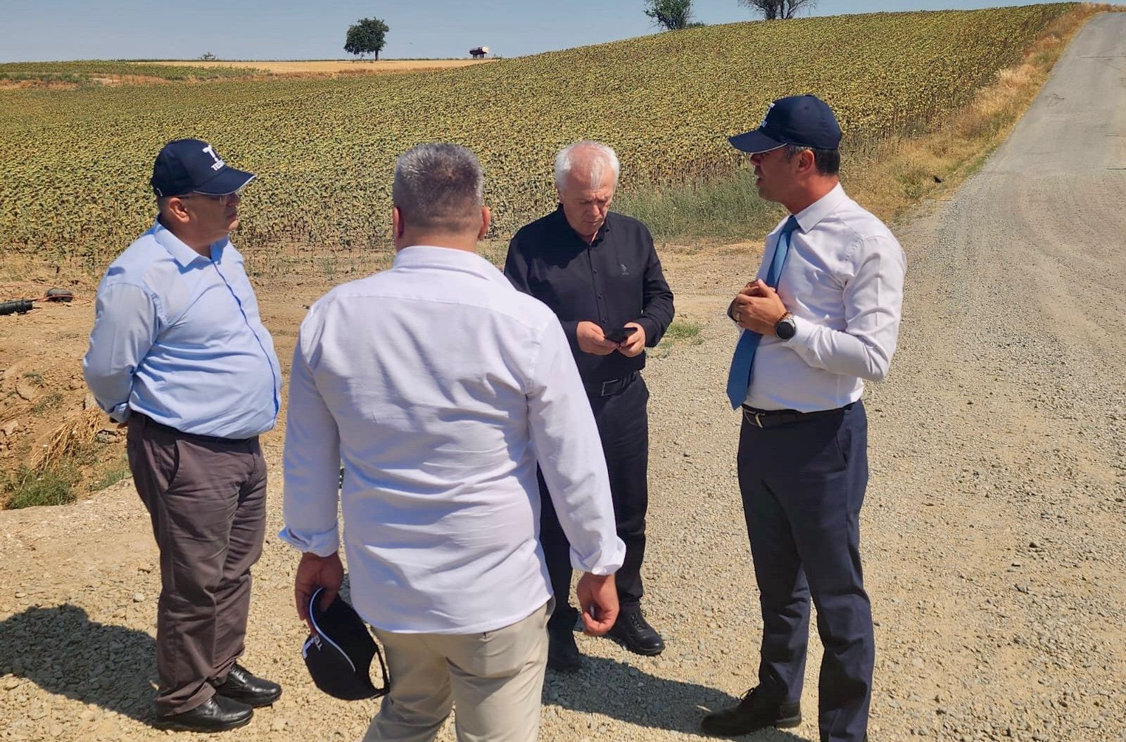 Başkan Sarıkurt, Nusratiye TOKİ sakinlerinin koku şikayetlerini yerinde inceledi