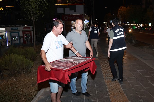 Nilüfer’de seyyar satıcı operasyonu