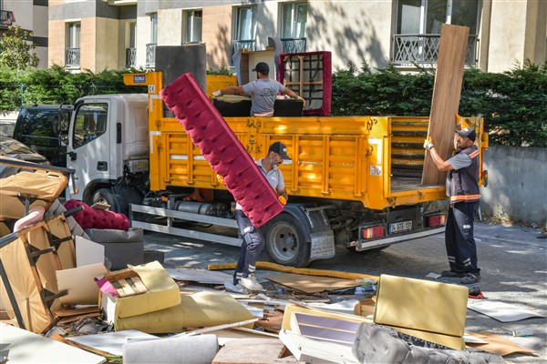 Esenyurt Belediyesi, büyük hacimli atıkları toplayarak geri dönüşüme kazandırıyor