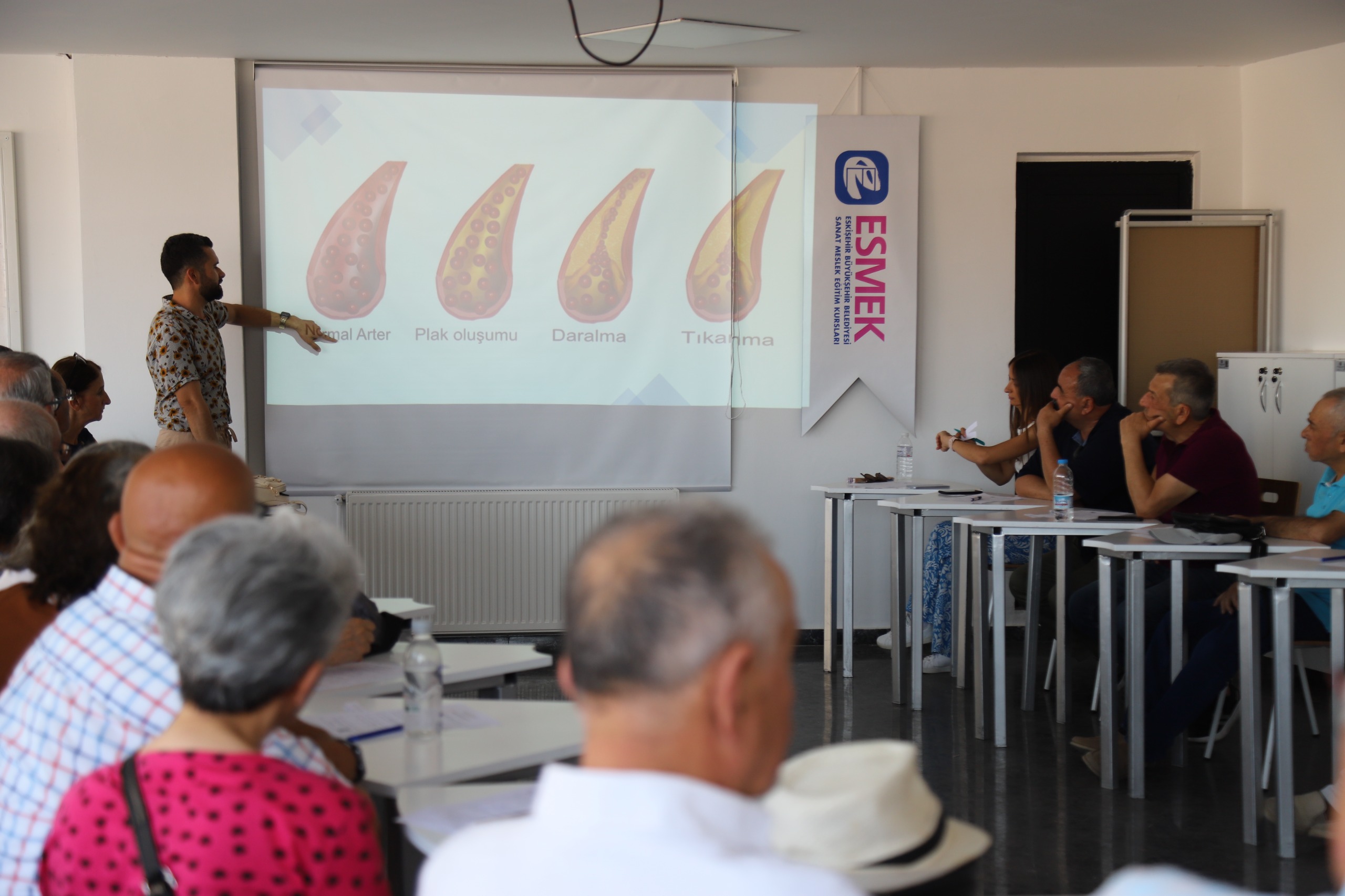 Emek Kafe’de vatandaşlara özel kursları