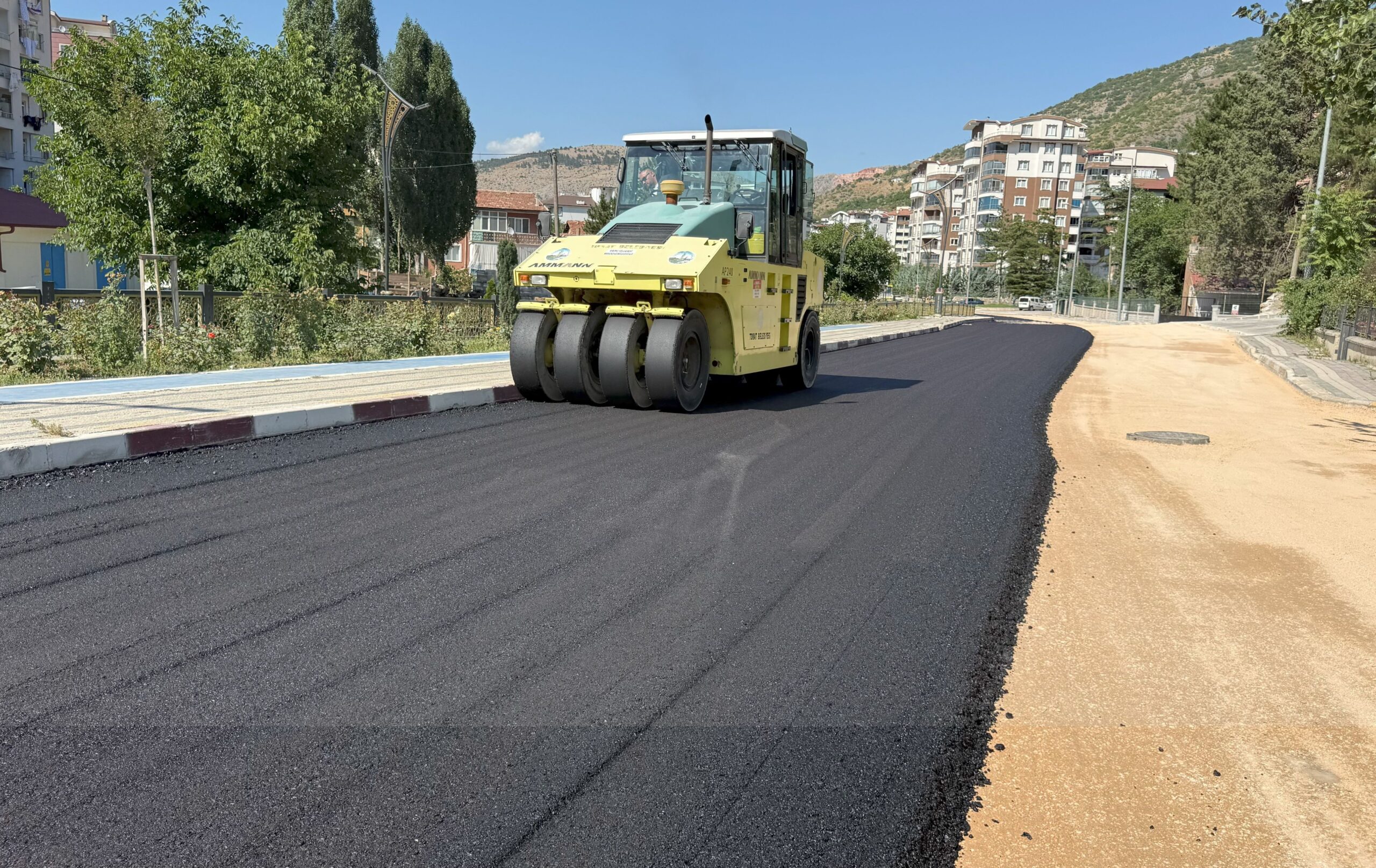 Kemer Mahallesi’nde asfalt ve kaldırım çalışmaları tamamlandı