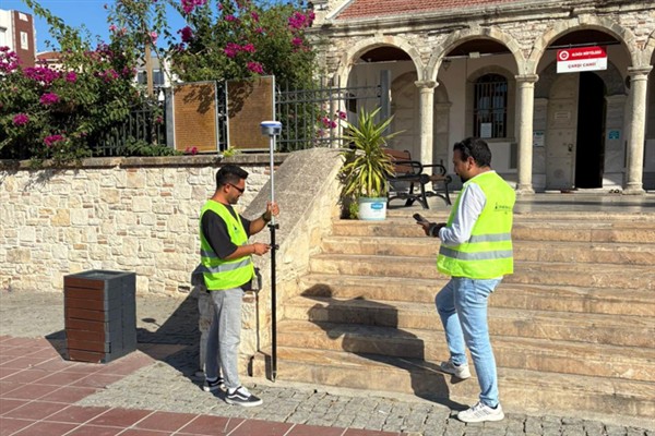 Aliağa Demokrasi Meydanı’nda yenileme çalışması