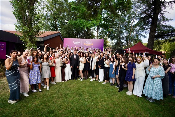 ‘Büyüt Hayallerini’ dördüncü dönem mezunlarını verdi