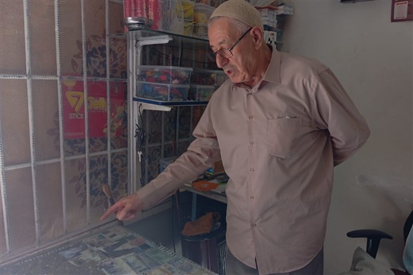 Diyarbakır’ın “kitap amcası” Ömer Ekin, kültürünü geleceğe taşıyor