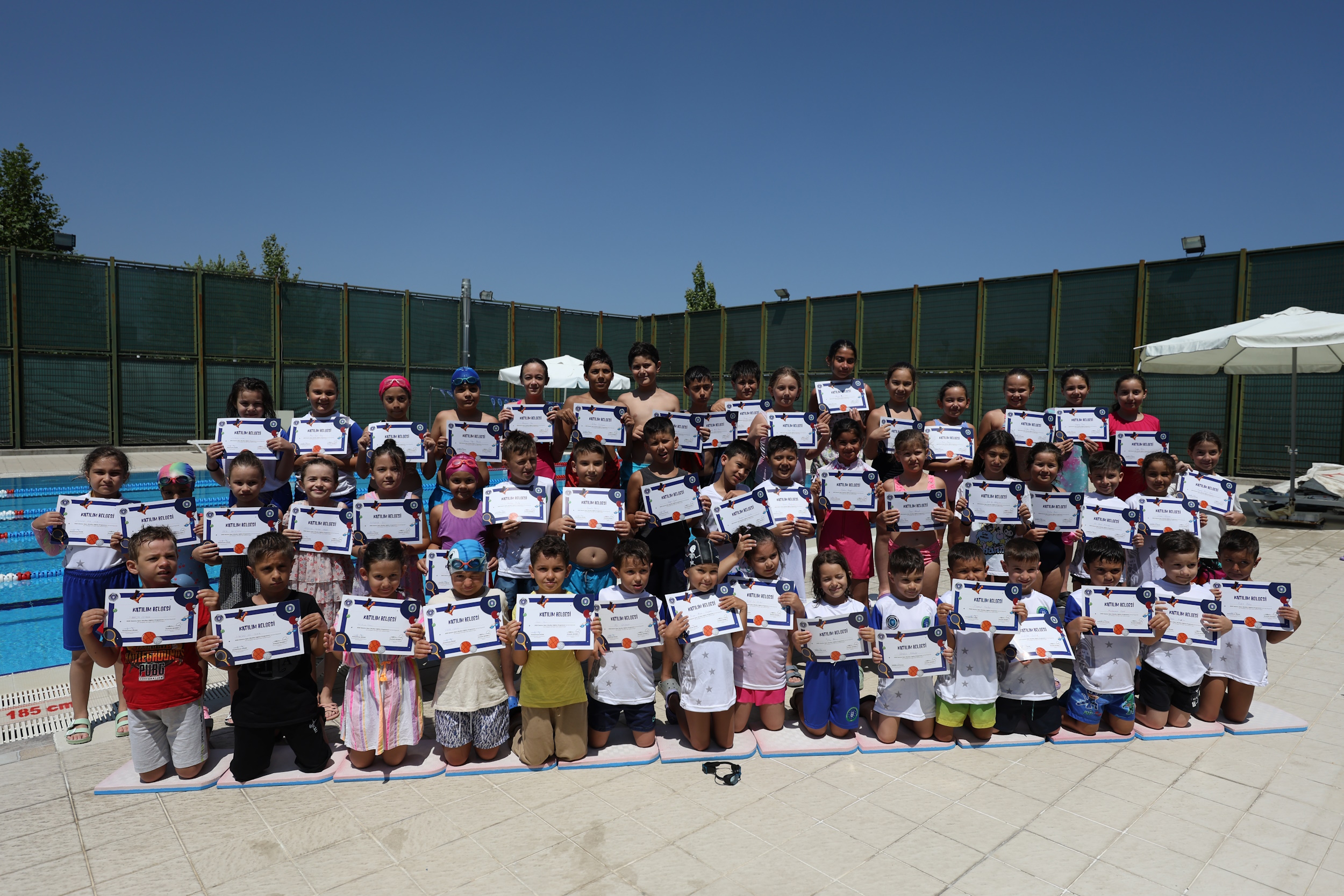 Bursa Büyükşehir Belediyesi’nde çocuk yüzücülere sertifika
