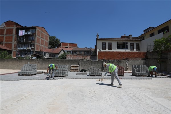 İnegöl Belediyesi, Hamidiye Mahallesi’nde 21 araçlık ücretsiz otopark çalışmasını başlattı