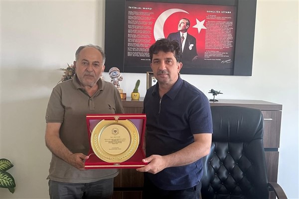 Ardıçlı Anadolu Lisesi Kütüphanesi yeni kitaplarla zenginleştirildi