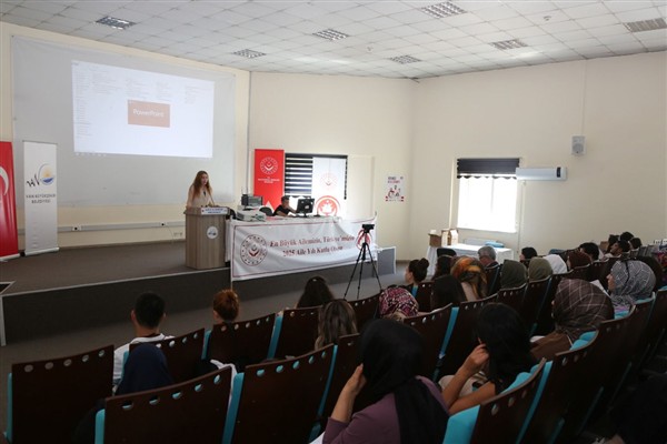 Van Büyükşehir Belediyesi’nden “Aile Ve Hukuk” konulu söyleşi