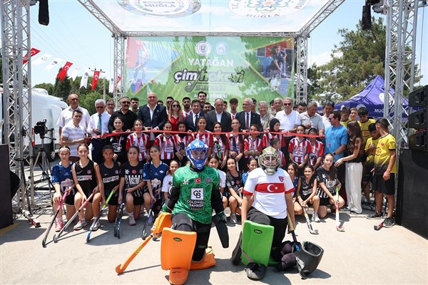 Yatağan’a çim hokeyi sahası açıldı