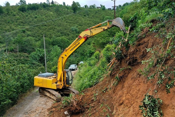 Ordu Büyükşehir, yol çalışmalarını sürdürüyor