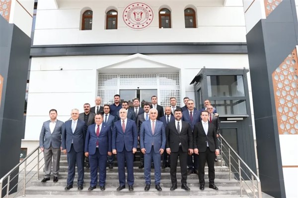 Bakan Işıkhan, Muş Valiliğini ziyaret etti