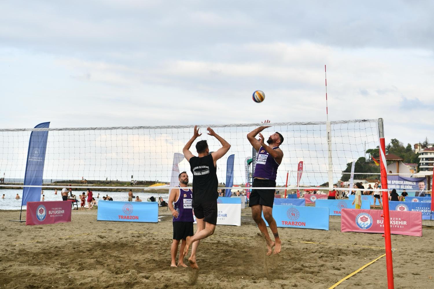 Trabzon’da plaj voleybolu başlıyor