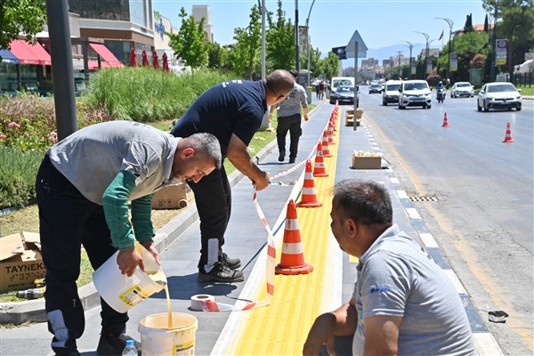 Manisa’da görme engelliler için hissedilebilir zemin uygulaması sürüyor