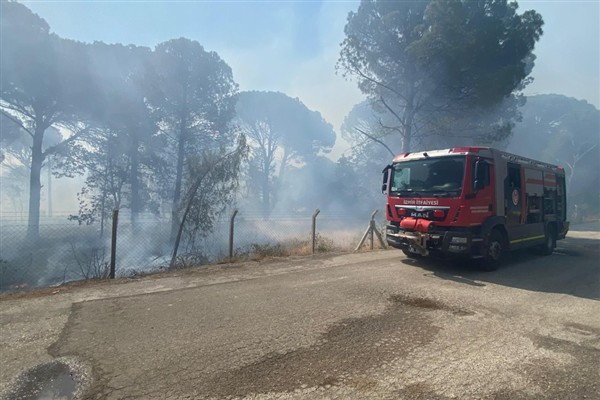 Bergama’da orman yangınına müdahale ediliyor