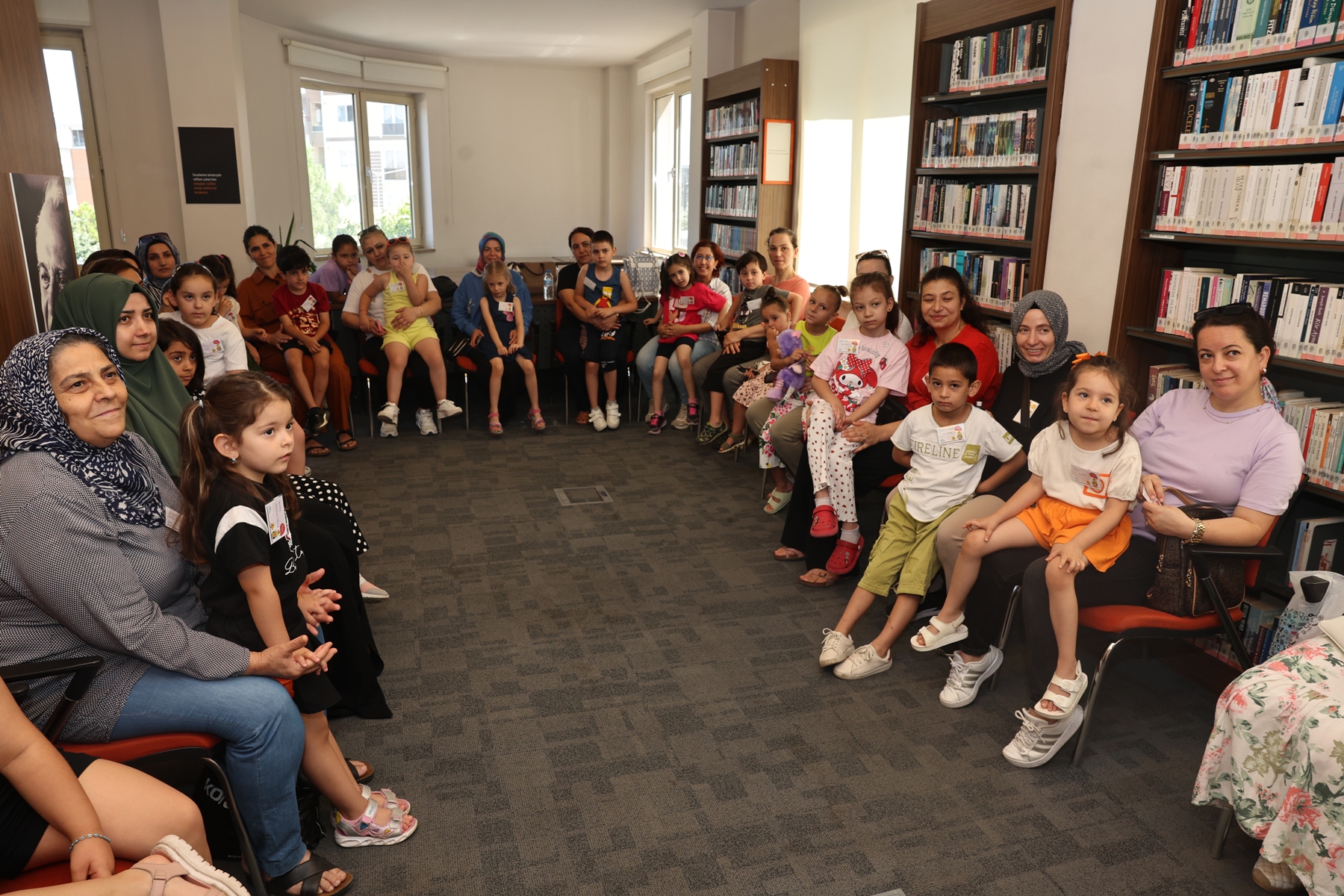 Anneler ve çocuklar yaz tatilinde kütüphanelerde buluşuyor