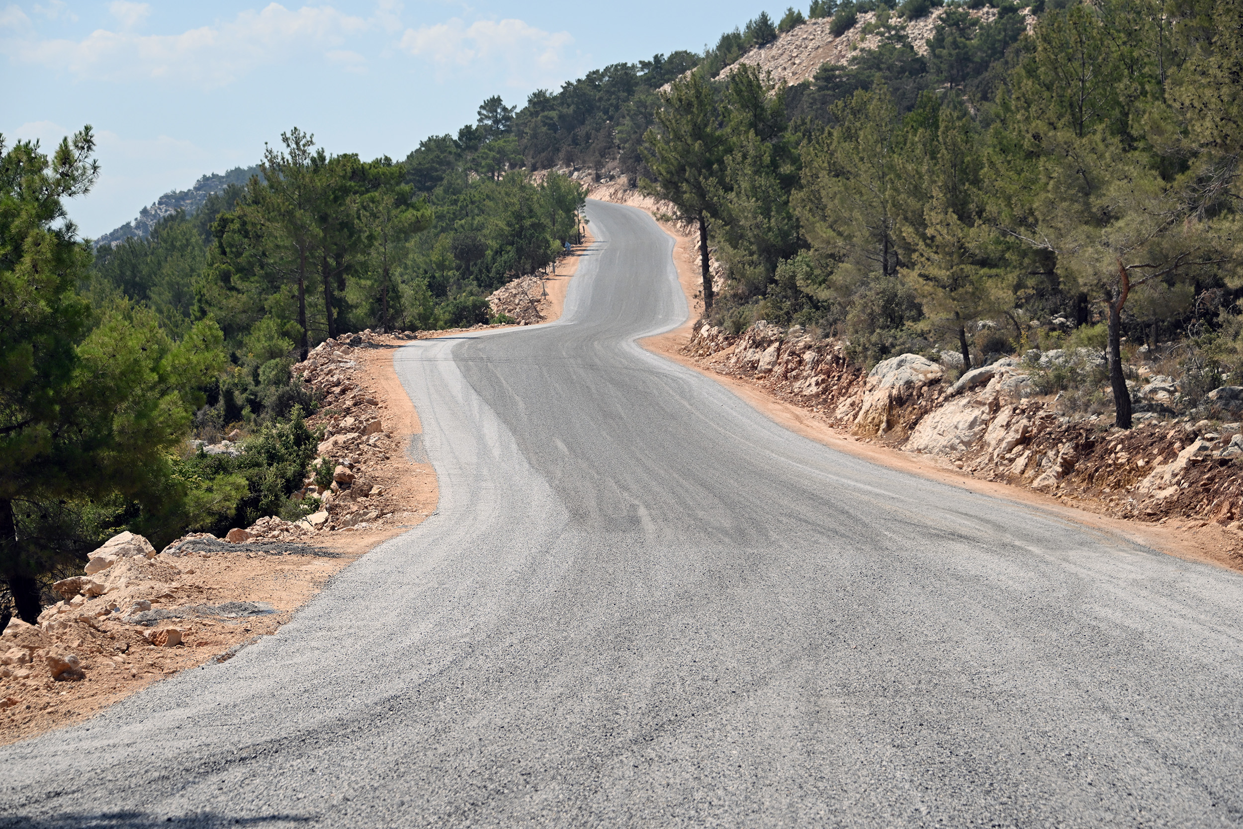 Mersin Büyükşehir Belediyesi’nden yol çalışması