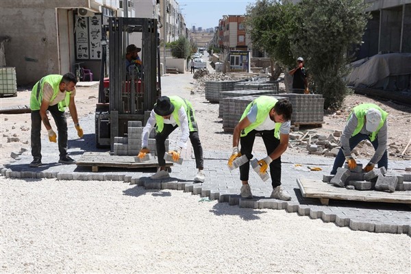 Haliliye’de yol yapım ve onarım çalışmaları sürüyor