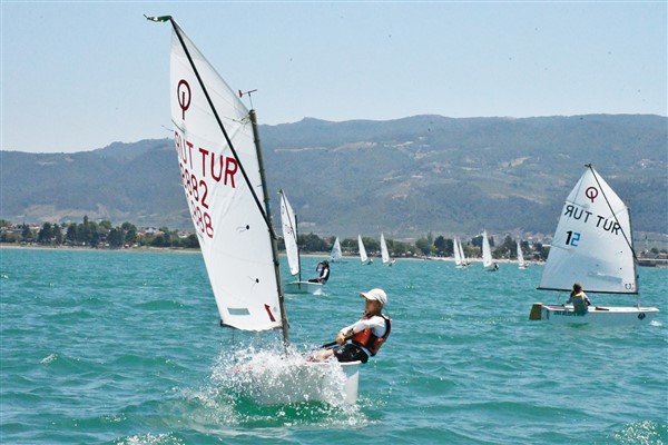 İznik’te “İbrahim Öncü Kupası Yelken Yarışları” gerçekleştirildi