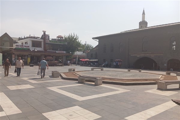 Diyarbakır’da sıcak havadan cadde ve sokaklar boş kaldı