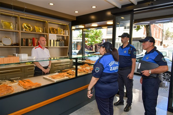 Esenyurt zabıta ekipleri, denetimlerini sürdürüyor