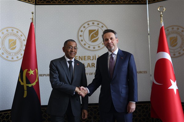 Bayraktar, Angola Maden Kaynakları Petrol ve Gaz Bakanı Azevedo ile görüştü