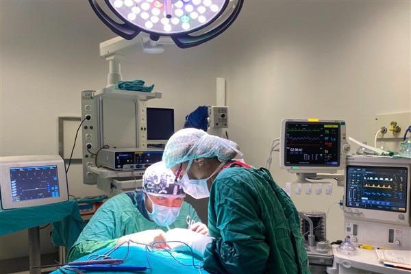 Parotidektomi ameliyatı ile 76 yaşındaki hasta sağlığına kavuştu