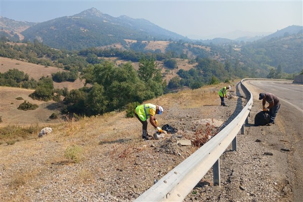 Bursa Büyükşehir Belediyesi’nden yangın bölgelerinde çevre temizliği