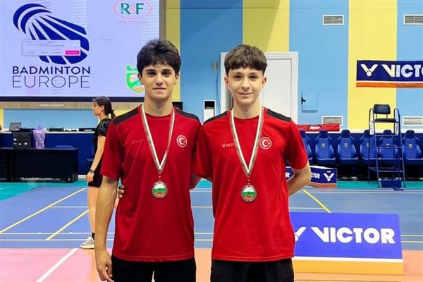 Erzincanlı badmintonculardan gümüş madalya