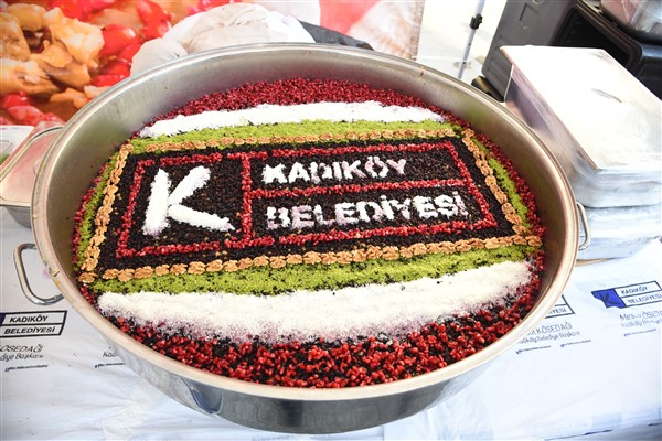 Kadıköy’de 21 mahallede aşure ikramı