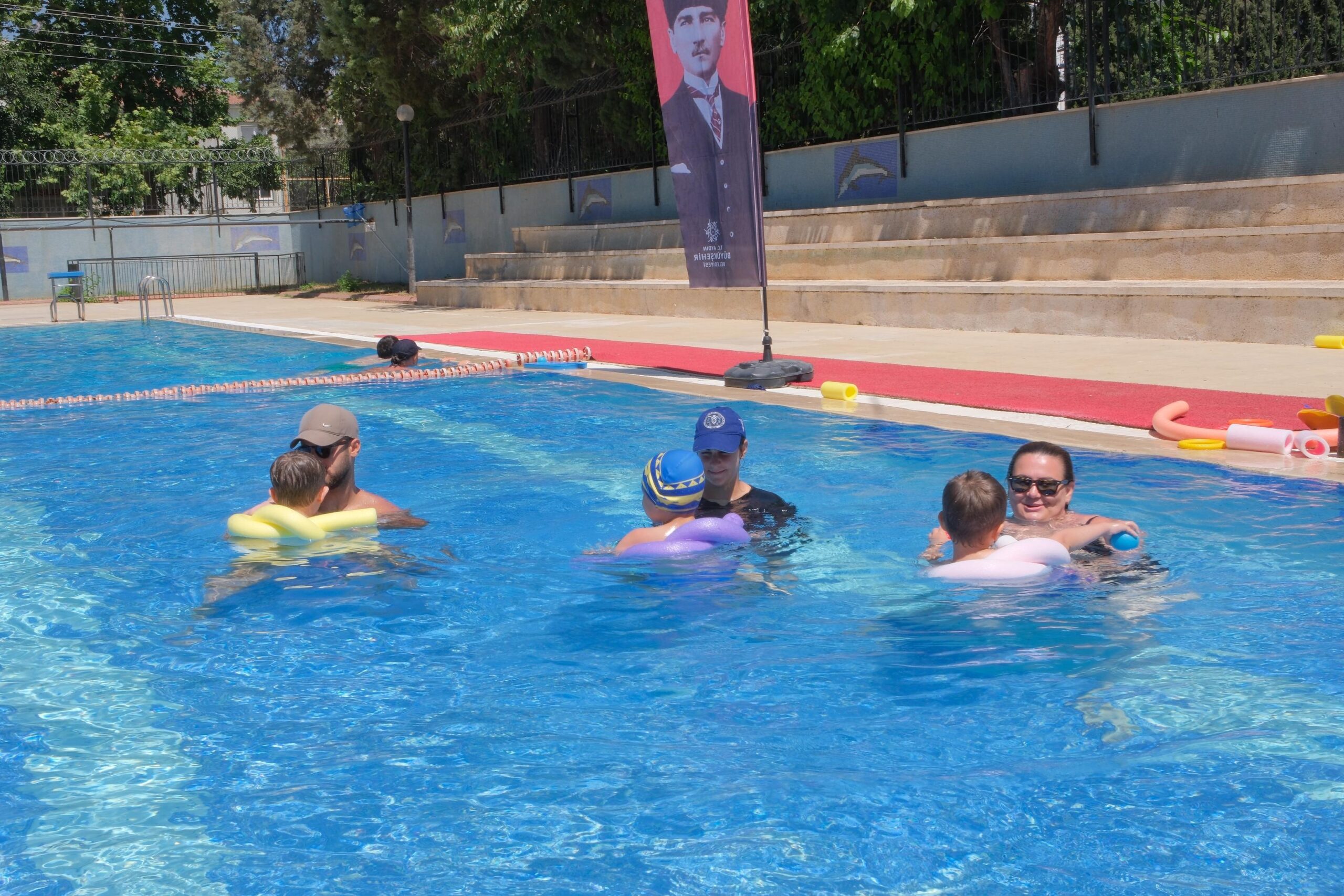 Aydın Büyükşehir Belediyesi’nden otizmli bireylere yönelik yüzme eğitimi