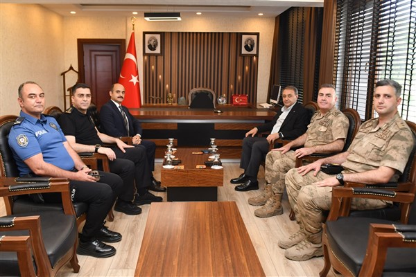 Vali Şıldak, Akçakale Kaymakamı olarak atanan Altınöz’ü ziyaret etti