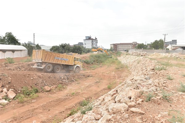 Kepez Belediyesi’nden Demirel Mahallesi’nde dere ıslah çalışması