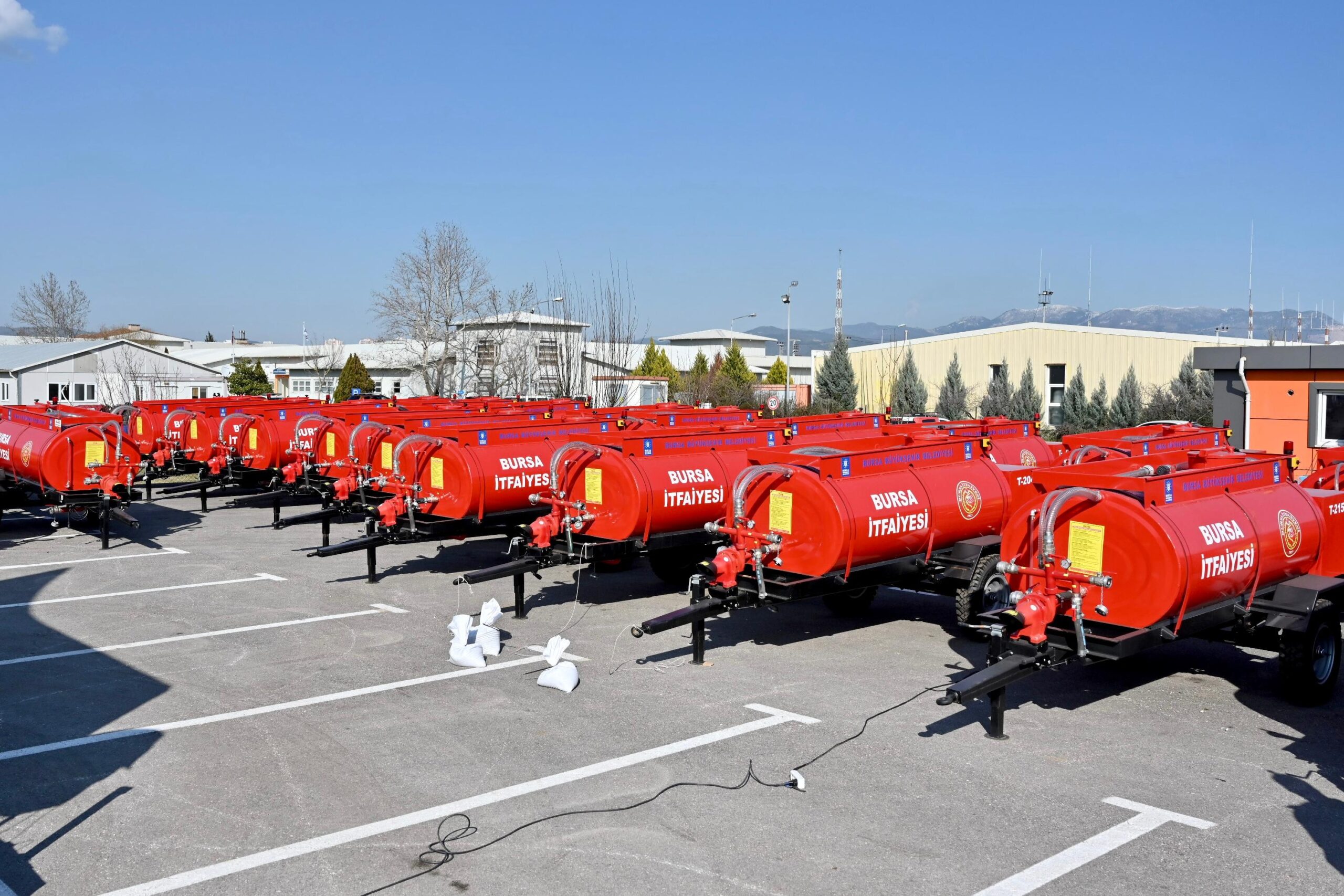 Bursa Büyükşehir Belediyesi tankerleri ile orman yangınlarına müdahale