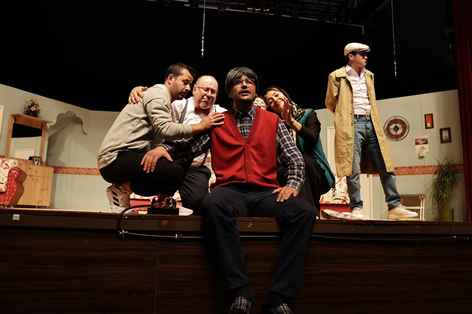 “Darısı Başımıza” tiyatro oyunu sanatseverlerle buluştu