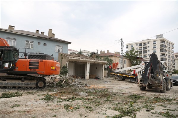 Terzioğlu Caddesi’nde yenileme çalışmaları devam ediyor