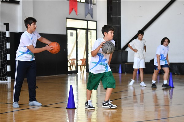 Beylikdüzü Belediyesi Yaz Spor Okulları’nda 13 branşta eğitim veriliyor