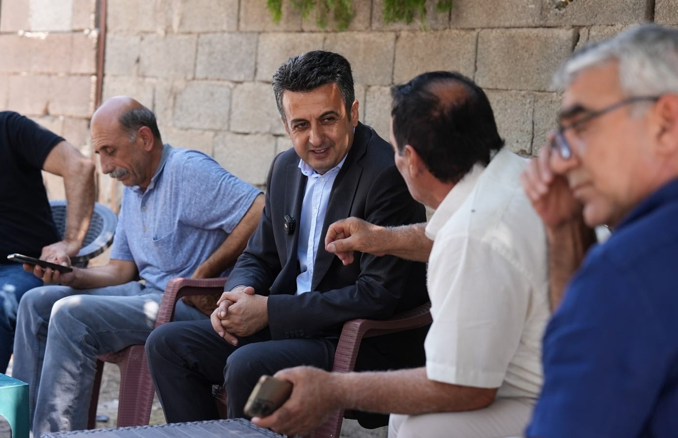 Sur Belediyesi Eşbaşkanı Örhan, kurulacak pazar yerinde incelemelerde bulundu