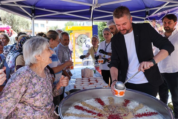 Başkan Duman’dan vatandaşlara aşure ikramı