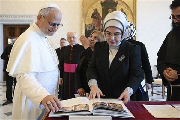 Emine Erdoğan, Papa 14. Leo ile görüştü