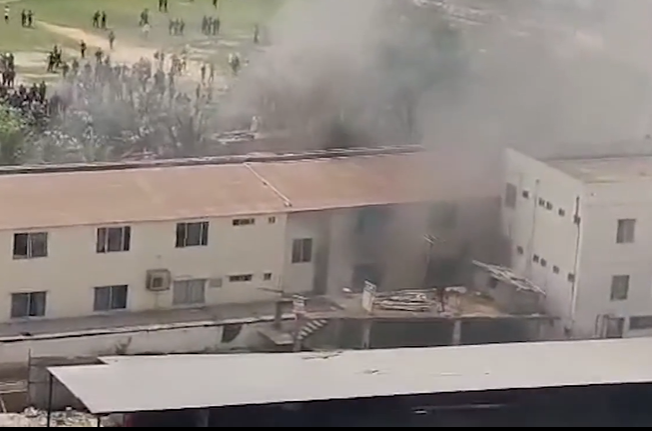 Bangladeş Hava Kuvvetleri’ne ait bir jet okula üştü: En az 20 kişi öldü