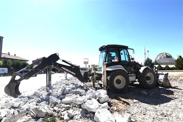 Karaman Belediyesi, çevre düzenleme çalışmalarını sürdürüyor