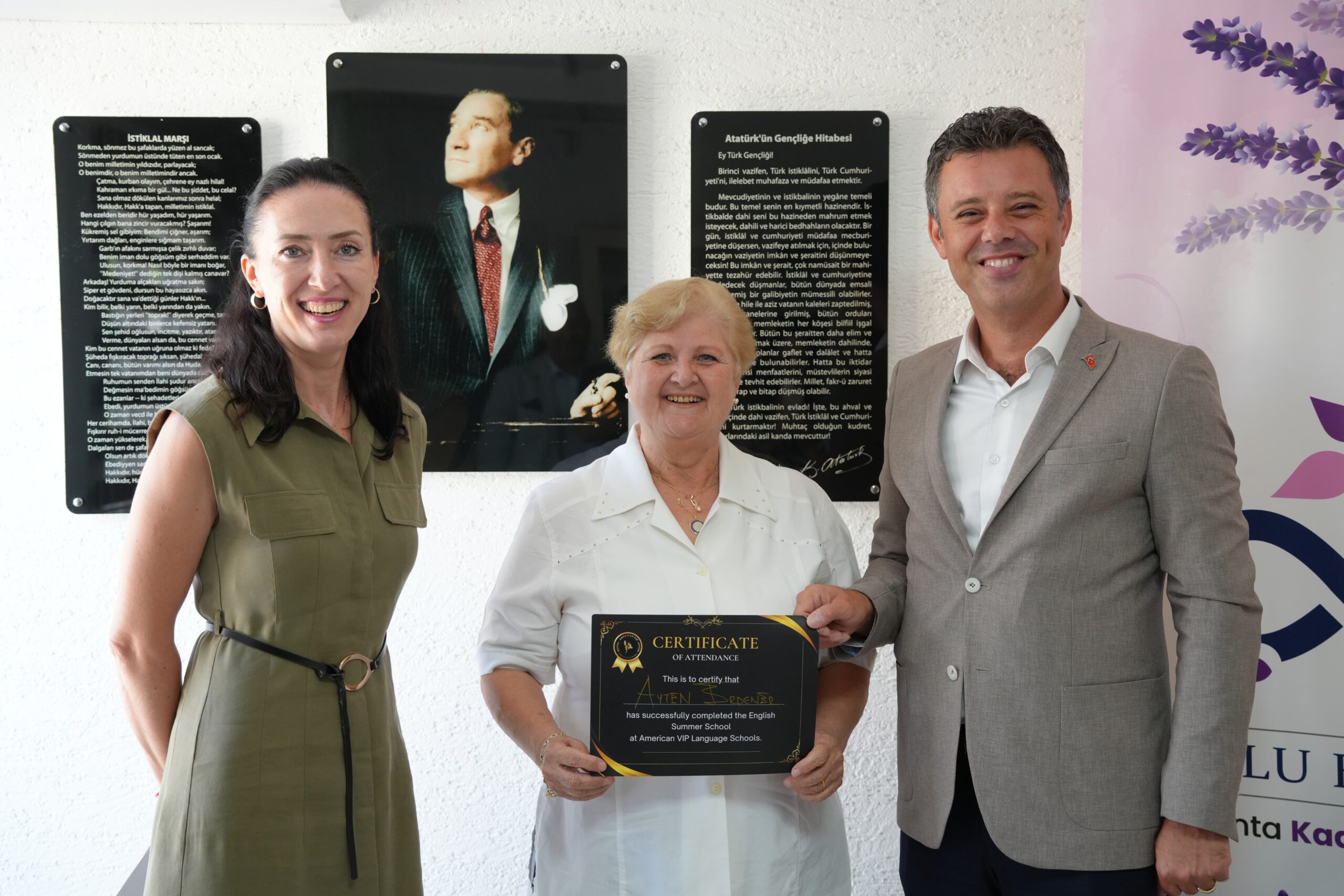 Başkan Sarıkurt’tan İngilizce kursunu başarıyla tamamlayanlara sertifika