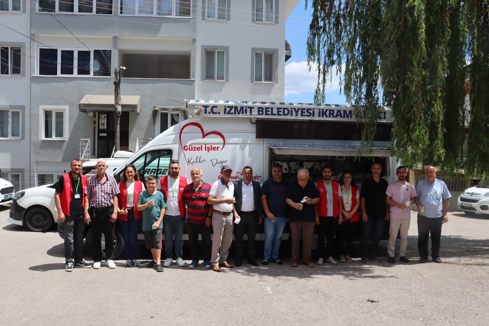 İzmit Belediyesinin Cuma Buluşmaları 28 Haziran Mahallesi’nde devam etti