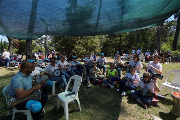 Balıkesir’de emekliler büyükşehirin pikniğinde buluştu