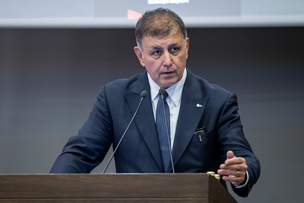 Başkan Tugay: Mobilya sektörü için birlikte hareket etmeliyiz