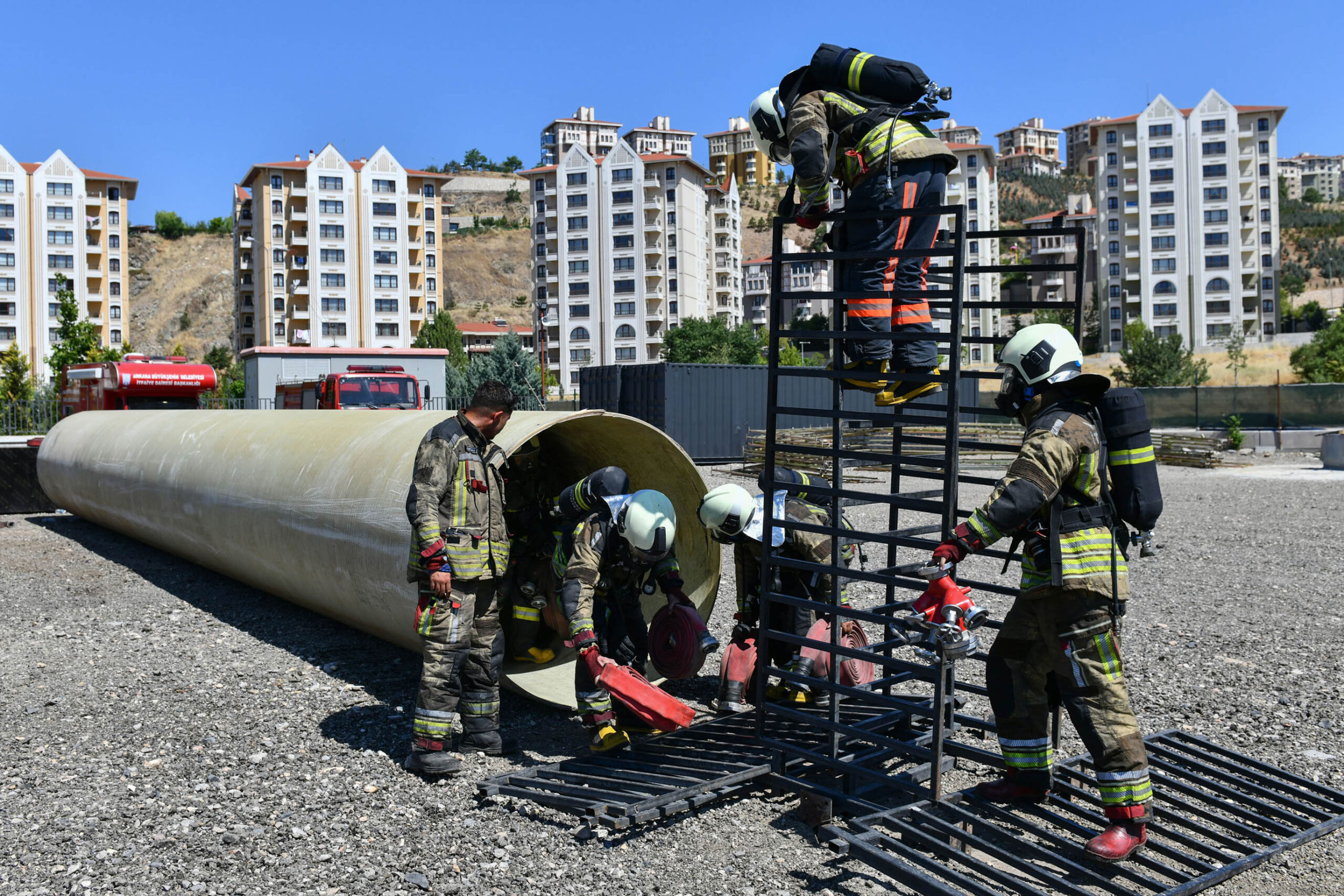 Ankara İtfaiyesi’nin yeni personeline yönelik eğitimler sürüyor